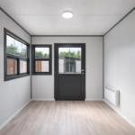 Cabină modulară pe fundal alb