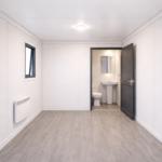 Container birou portabil pe fundal alb